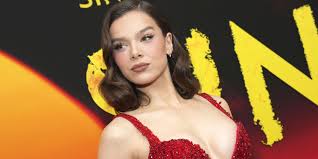 Hailee Steinfeld's Recent Headlines: Marriage Changes, Marvel Updates, and Career Reflections in October 2025